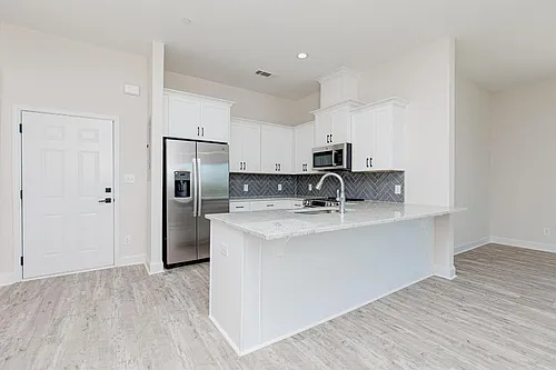 1009 Northside Dr Photo 1