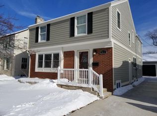 5940 N Bay Ridge Ave, Whitefish Bay, WI 53217