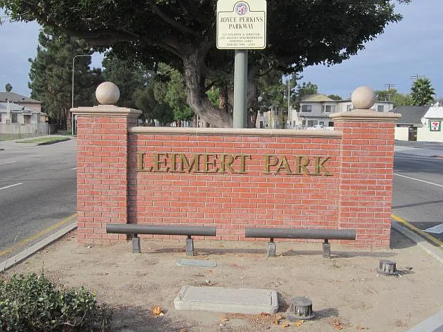 neighborhood signage