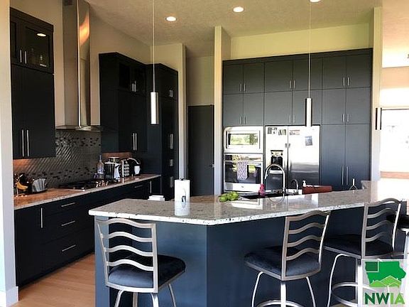 3rd image of 6550 Palm Valley Dr