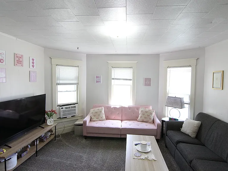 2122 Olive St #2 — Photo 8
