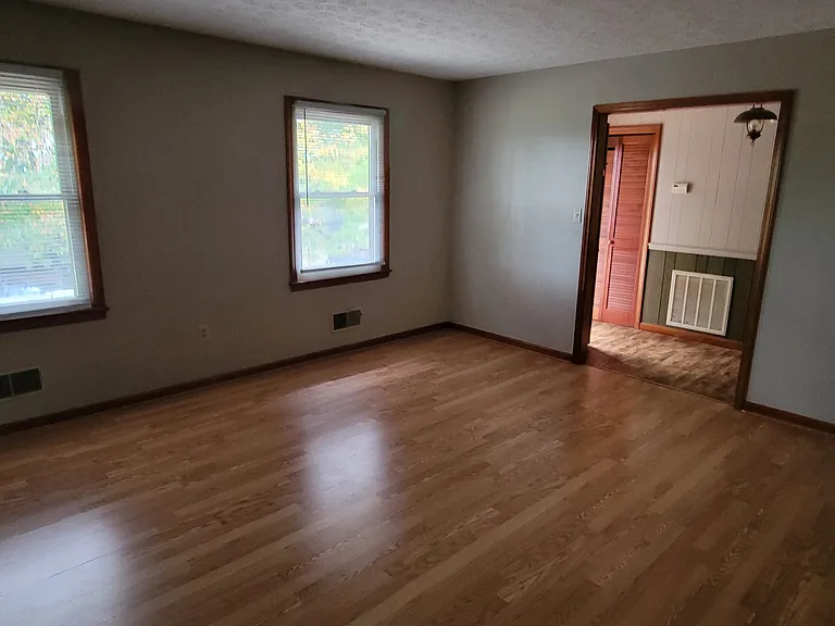 1806 Hawthorne Ave — Photo 6