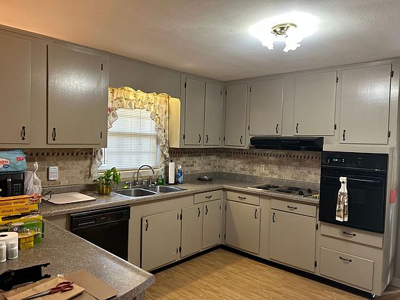 3rd image of 1538 E Park Ln