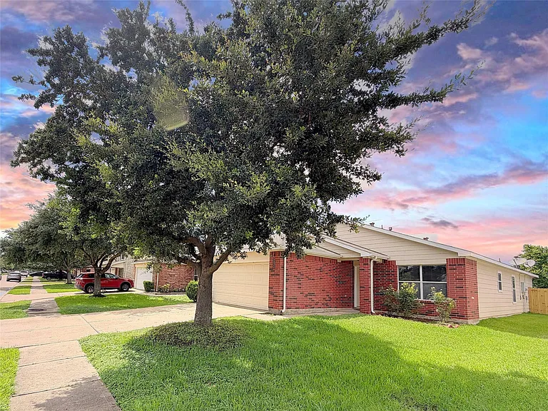 24522 Lakecrest Village Dr — Photo 2