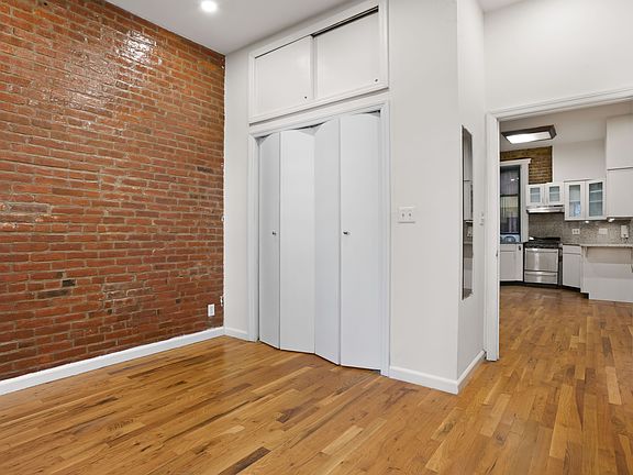 5th image of 105 Charles St APT 1R