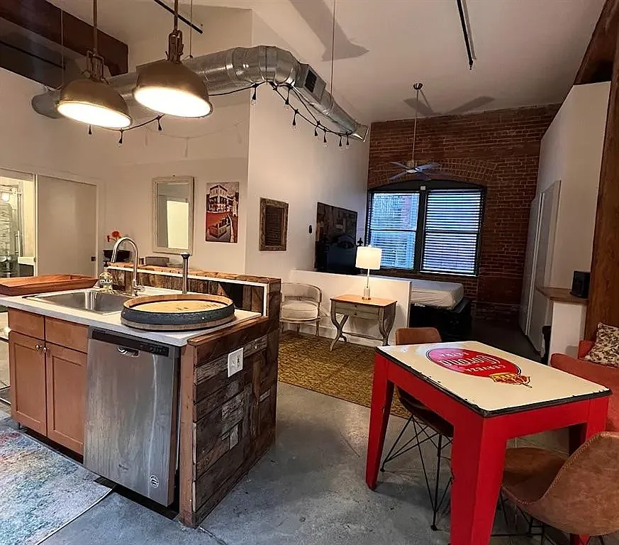 350 Peters St SW — Photo 4