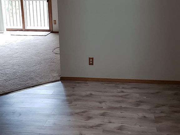 4th image of 11125 Edgewood Cir N #25
