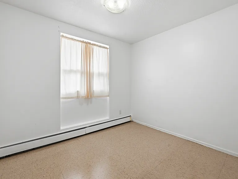 20 Erie Ave — Photo 18