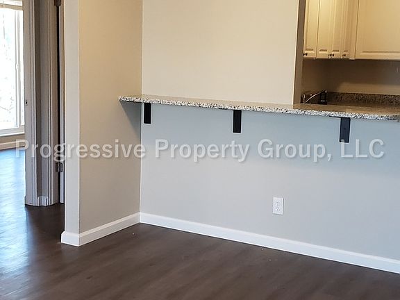 3rd image of 3014 N Arcadia St #209