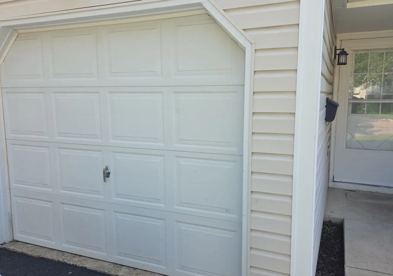 Charming 3BR House in Carol Stream with Clubhouse — Photo 2