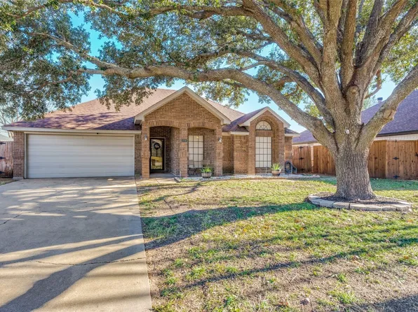 236 NE McAlister Rd, Burleson, TX 76028
