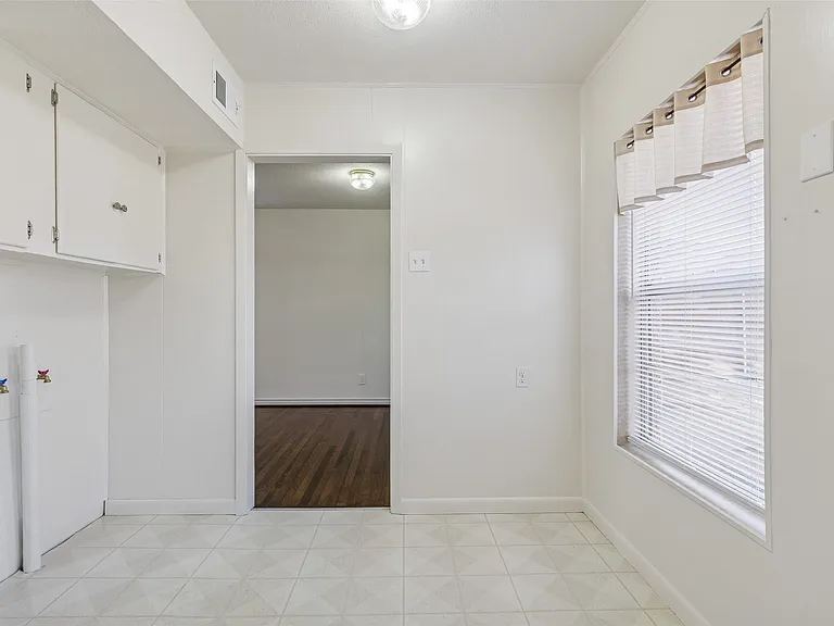 6341 Sudbury Dr — Photo 8