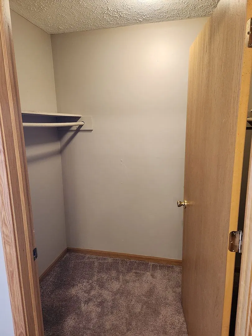 40 Bridgewater Ct — Photo 4