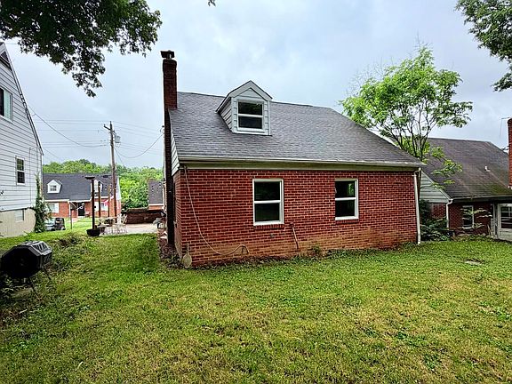 3rd image of 19 Pine Hill Dr