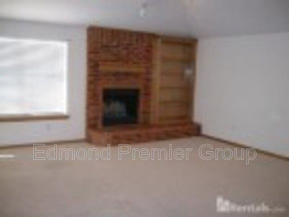 3rd image of 624 Eastview Dr