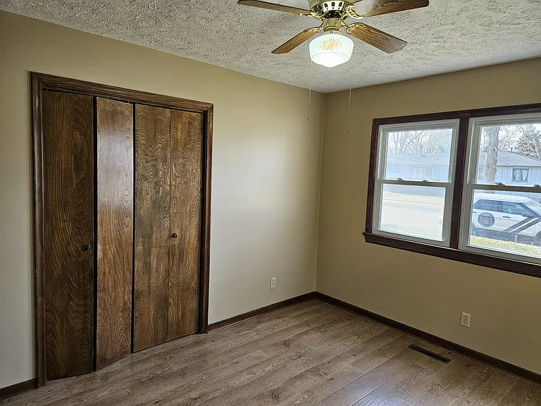 1310 W Dakota St — Photo 16