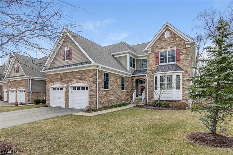 1st image of 17 Whitbay Dr