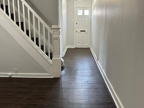 4th image of 107 Stroud St