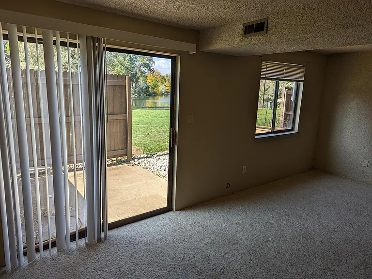 544 E Highline Cir — Photo 5