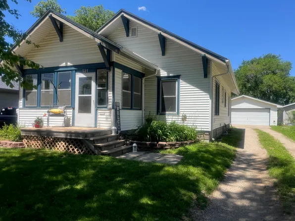 521 E 2nd St, Spencer, IA 51301