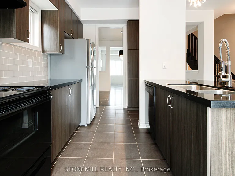 3130 Boxford Cres #5 — Photo 13