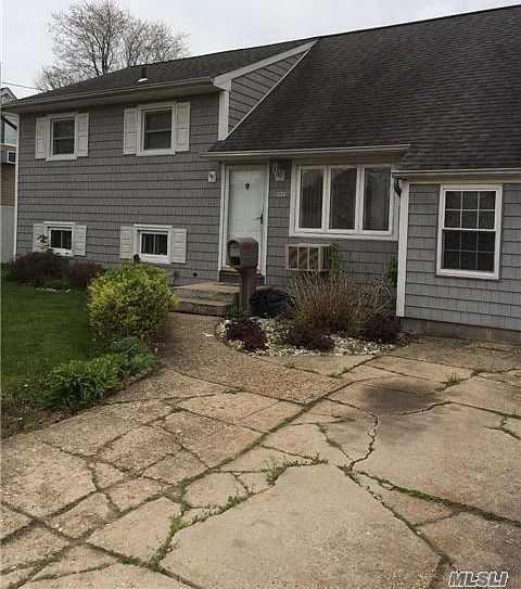 2nd image of 1028 N Niagara Ave