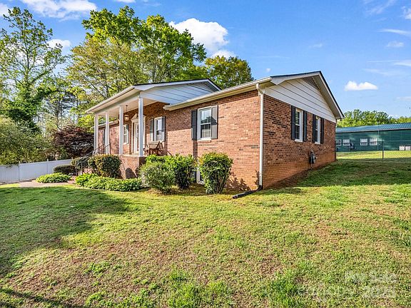 4th image of 230 Springdale Dr