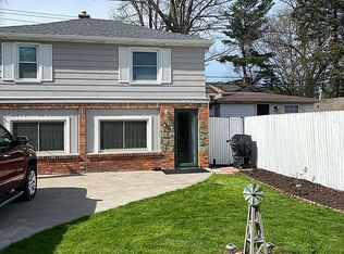 3064 Maplewood Dr, Fort Gratiot, MI 48059