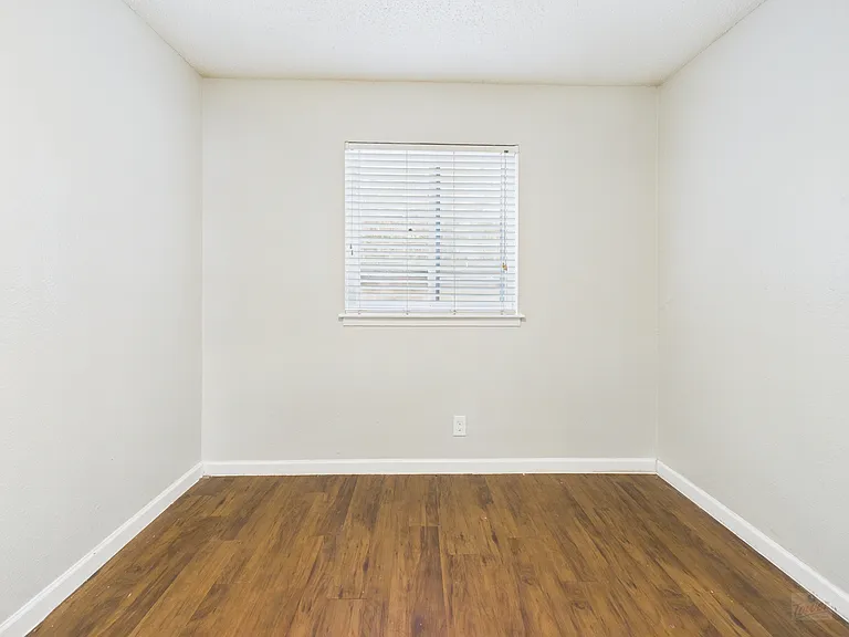 2401 Manor Rd #136 — Photo 9