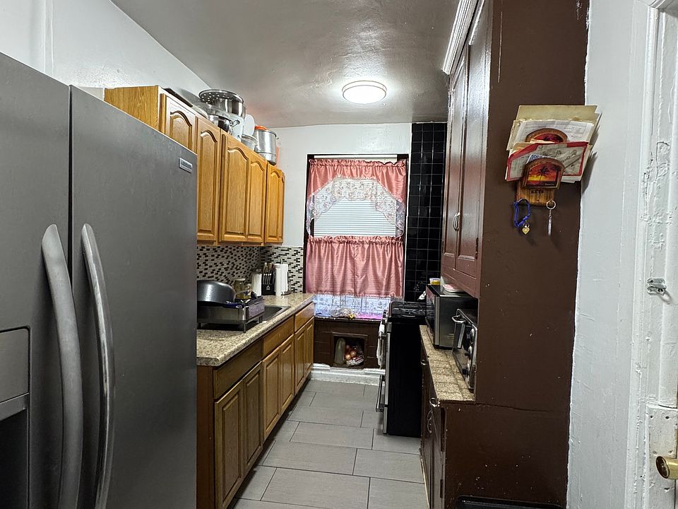1st image of 3038 Bronxwood Ave #8