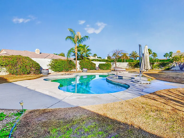 PRIVATE POOL & SPA