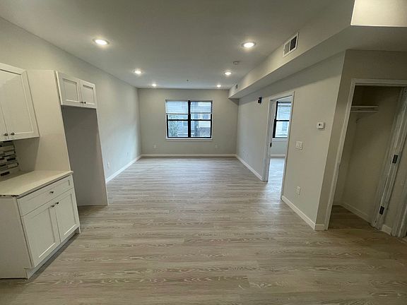 4th image of 127 16th Ave #1