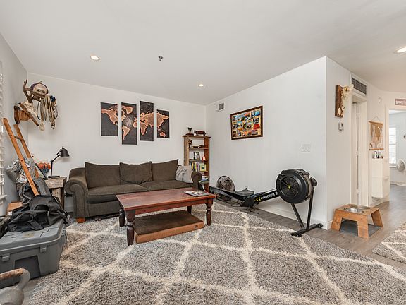 5th image of 3901 Travis St