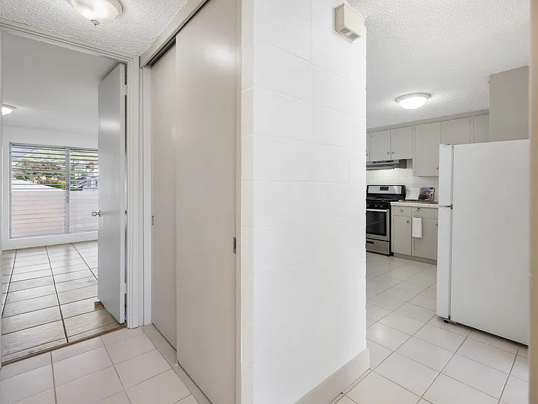 2501 Coyne St #205 — Photo 12