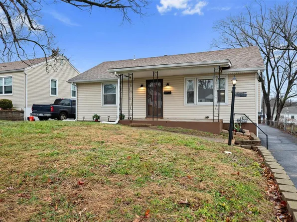 9711 Echo Ln, Saint Louis, MO 63114