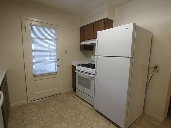 5th image of 423 Washington Blvd #B