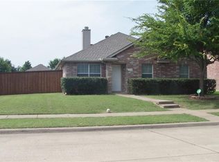 310 Valley Ridge Dr, Red Oak, TX 75154
