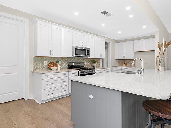Maple II Model Kitchen