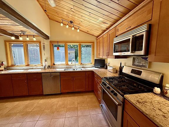 5th image of 126 Upper Pines Road