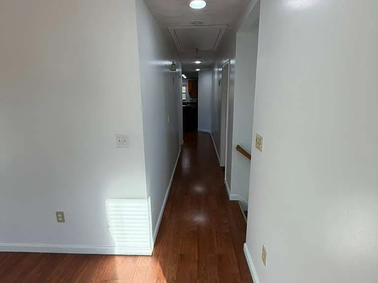 130-132 W Selden St #3 — Photo 10