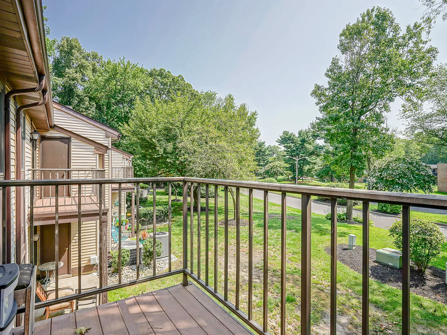2 bed, 1100 sqft, $2,200 — Photo 4