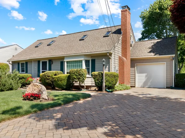 12 Mohegan Road, Groton, CT 06340