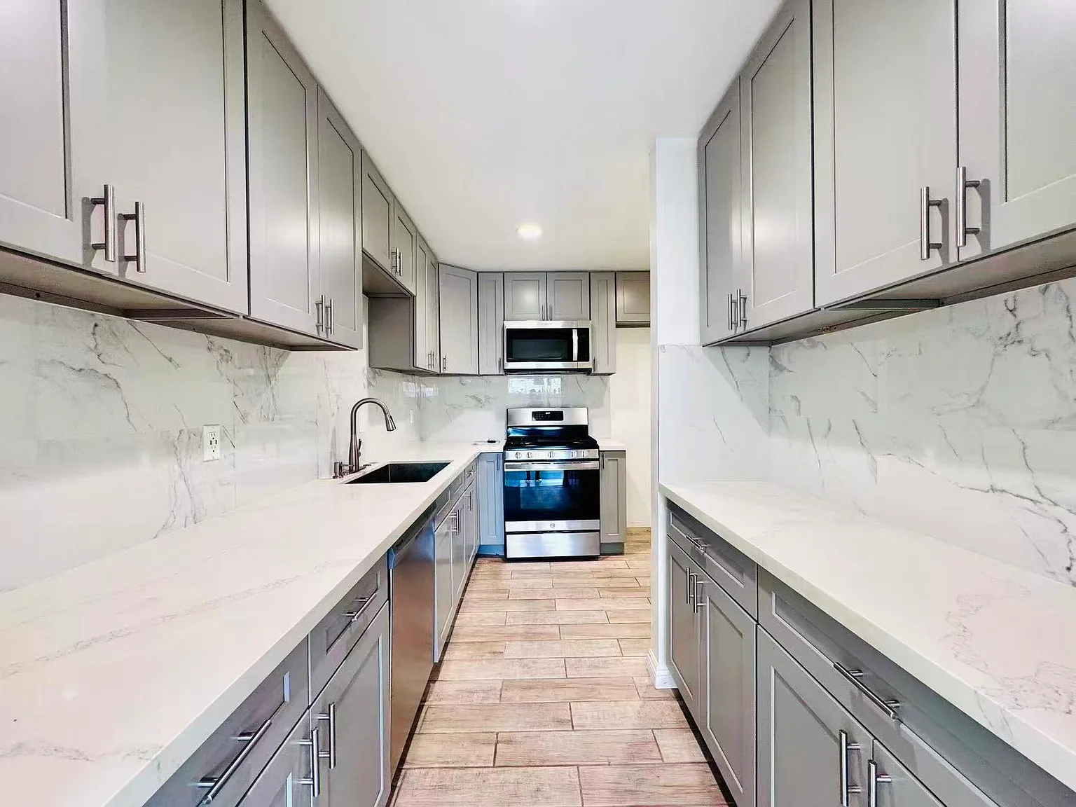 3 bed, 2.5 bath, 1409 sqft, $3,200 — Photo 4