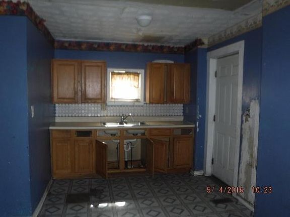 3rd image of 2205 E 5th Ave