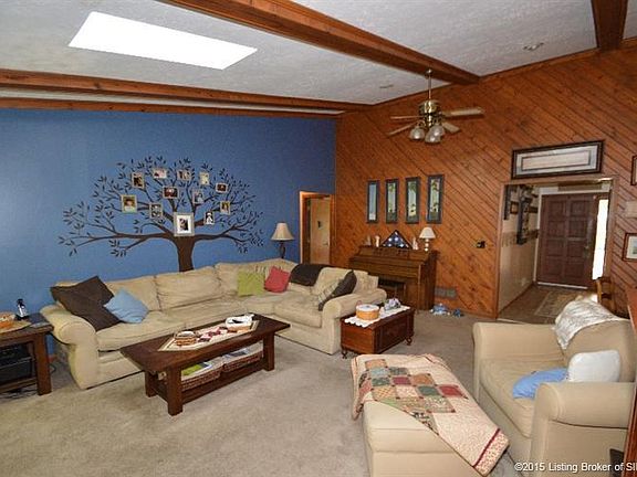 4th image of 10 Carol Ct