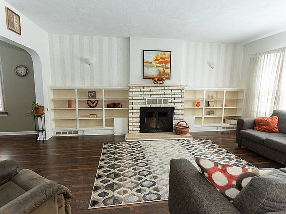 3rd image of 272 6th St