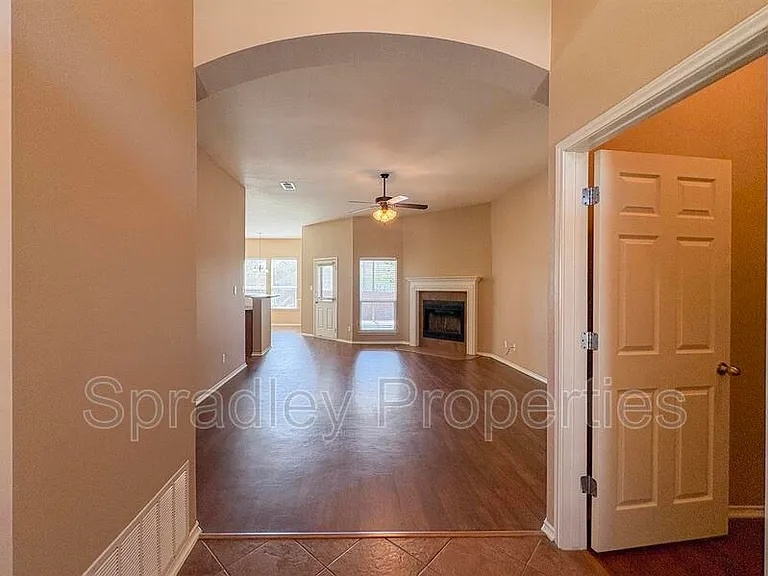 1113 Branchwood Way — Photo 2