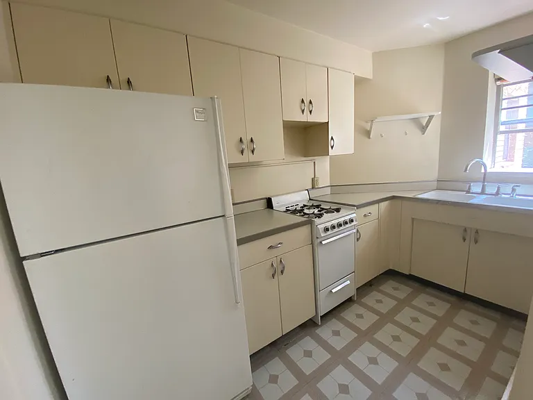 235 Exeter Pl — Photo 9