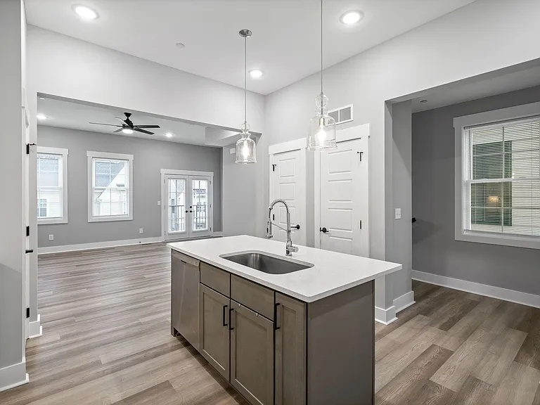 428 Centre St — Photo 10