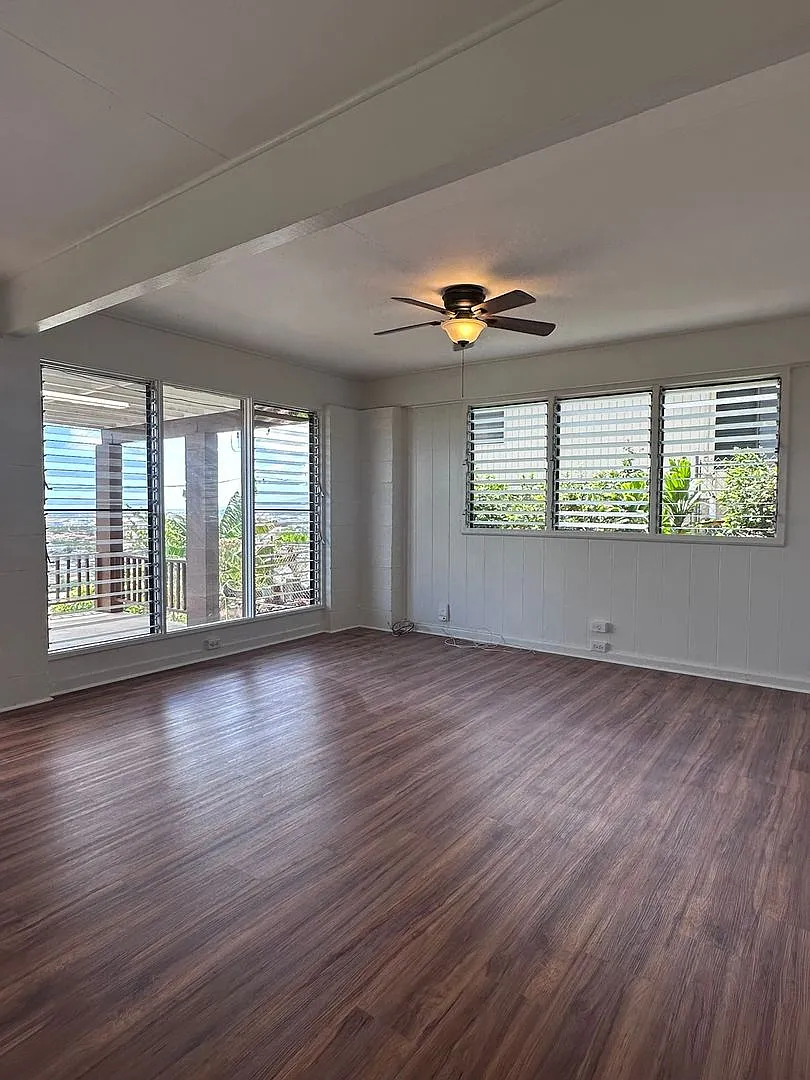 139A101I- 1701 Skyline Dr. — Photo 1